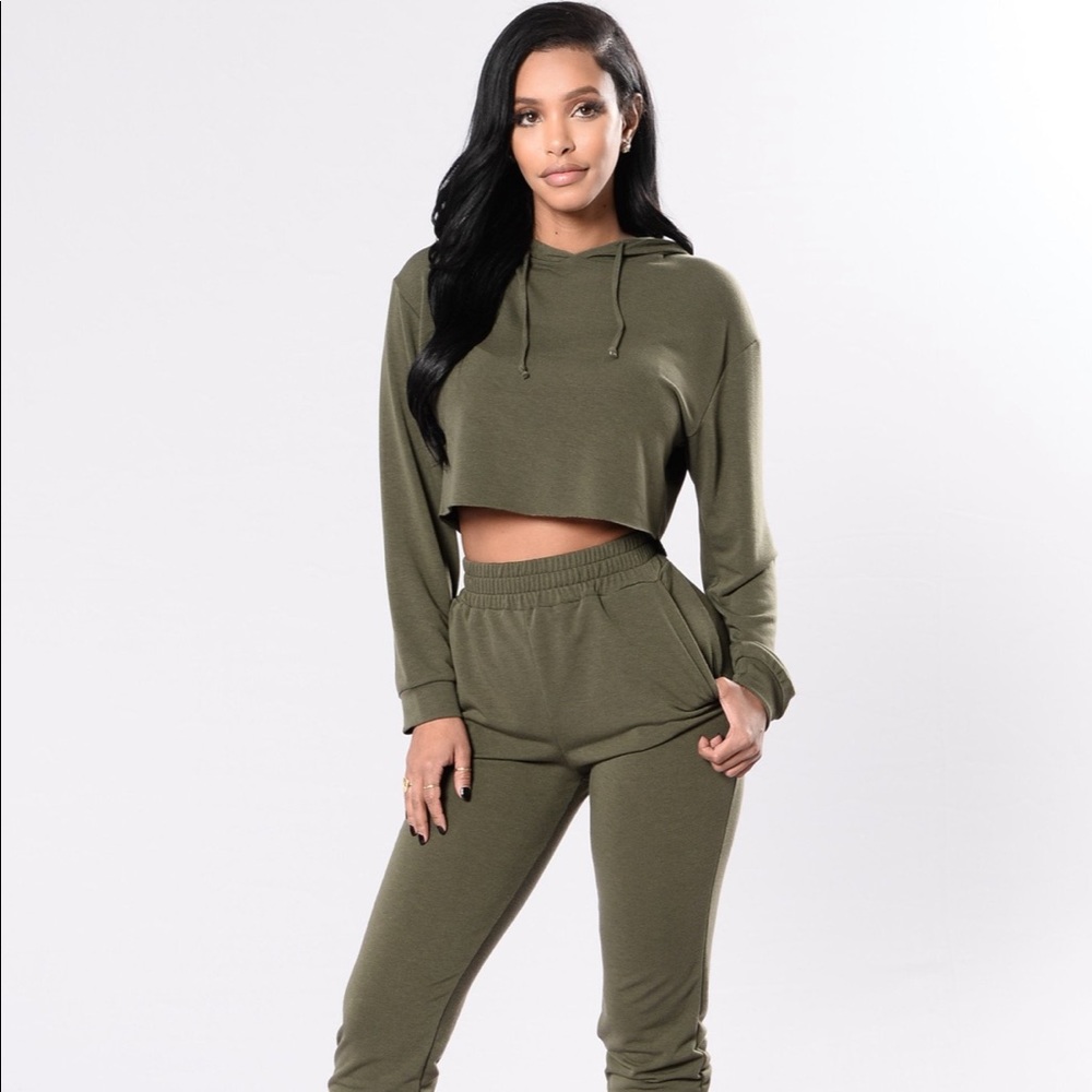 FASHION NOVA COMFY AND COZY TOP - OLIVE - M